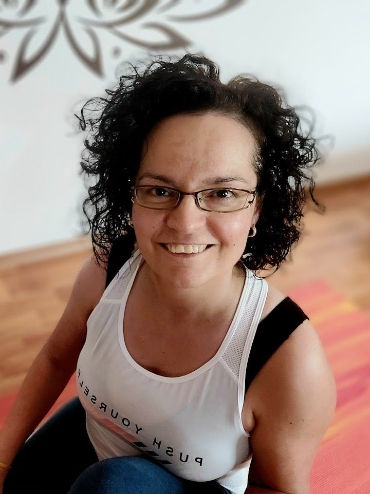 Jógaoktató Virágh Erika – Jóga