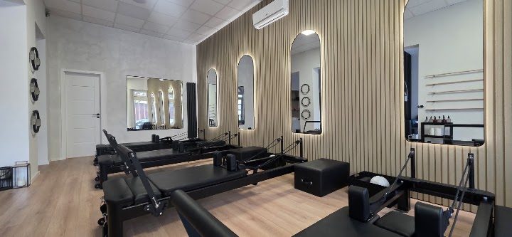 Velvet Vibe Midnight Reformer Pilates Studio – Pilates